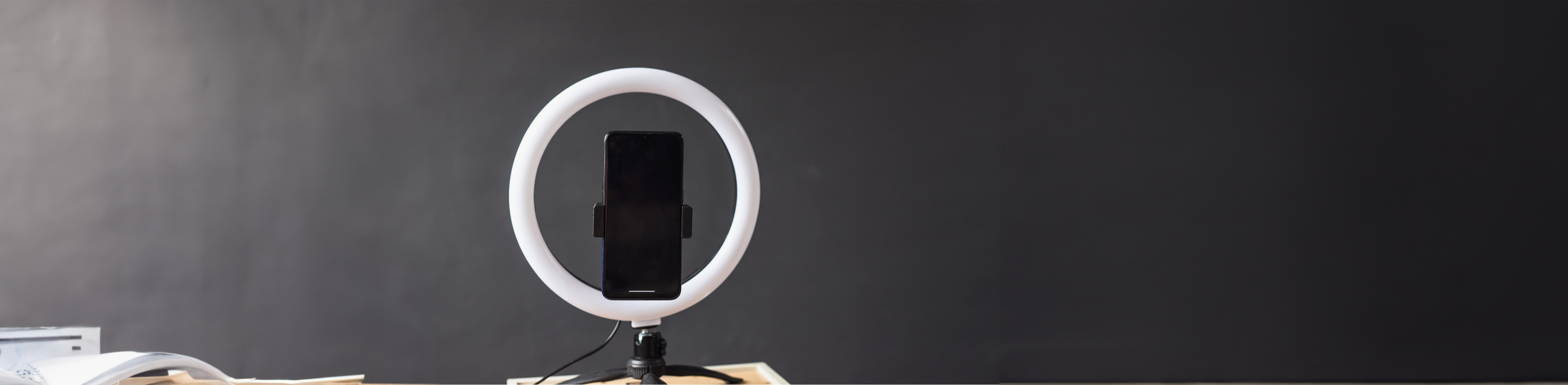 Smartphone with ringlight