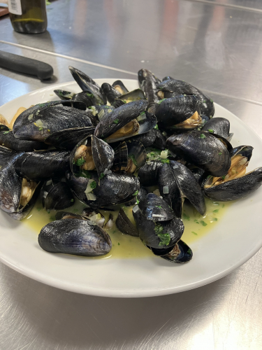 Final mussel dish prepared in the masterclass