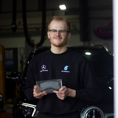 Luke Merchant motor vehicle apprentice with award