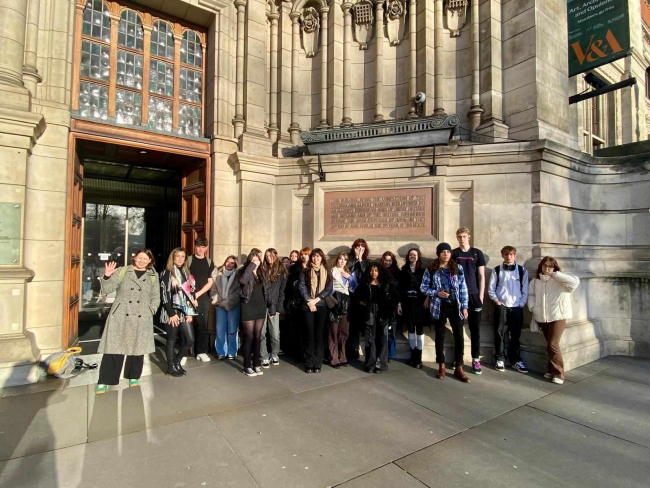 students standing outside victoria and albert museum in london